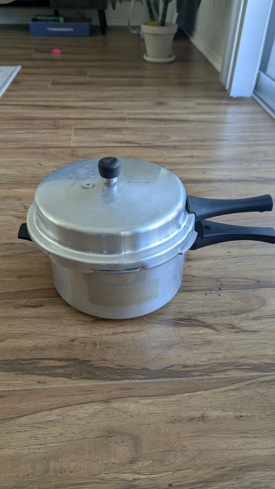 Pigeon pressure cooker