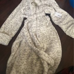 Brand New Women’s Robe Size XL 