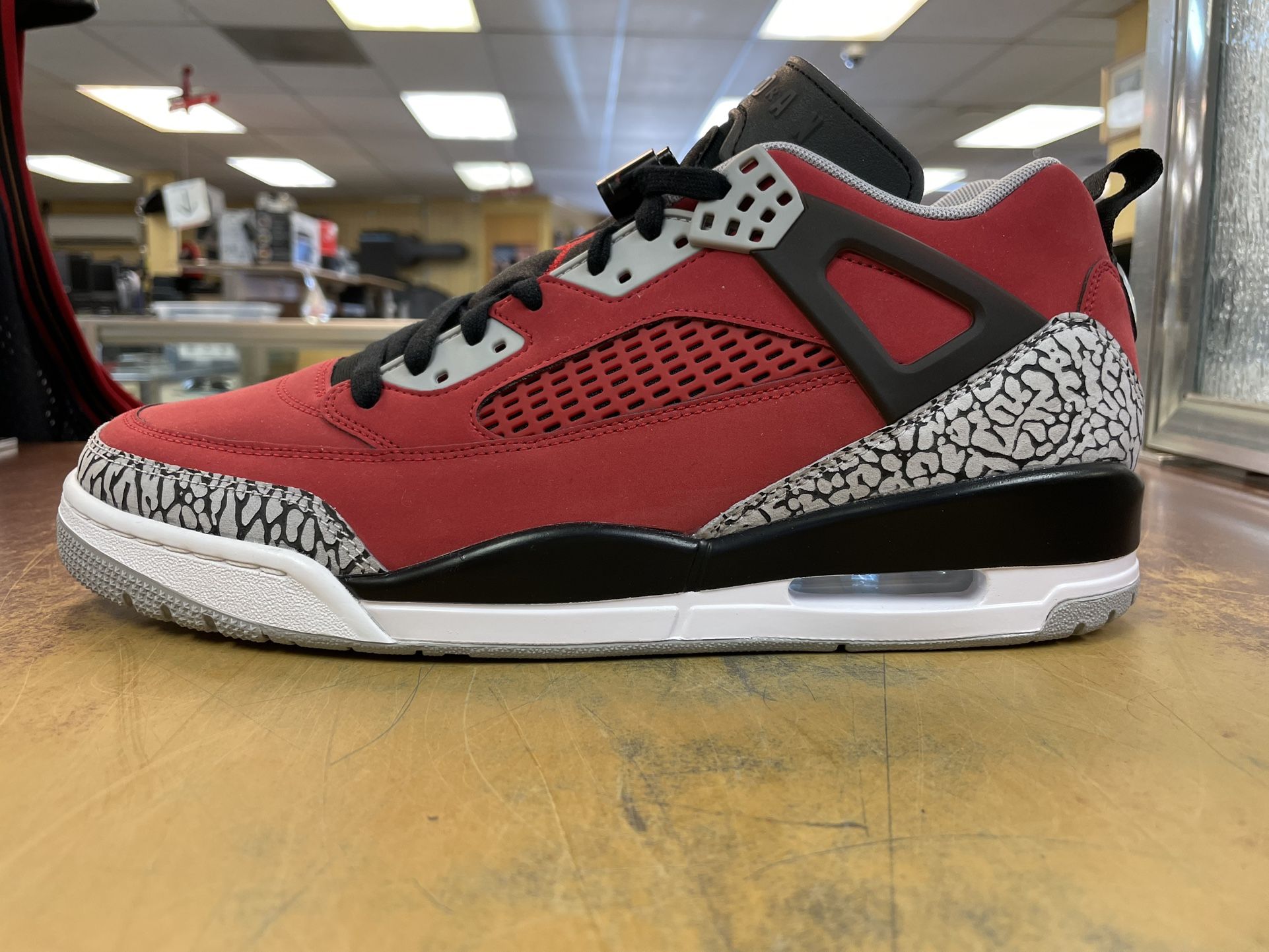 Jordan Spizike Low 
New in box with receipt
Size 12 Brand NEW w/ Box – Air Jordan Spizike Low SE | Mercari main image 2