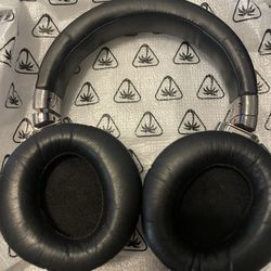 Headphones 