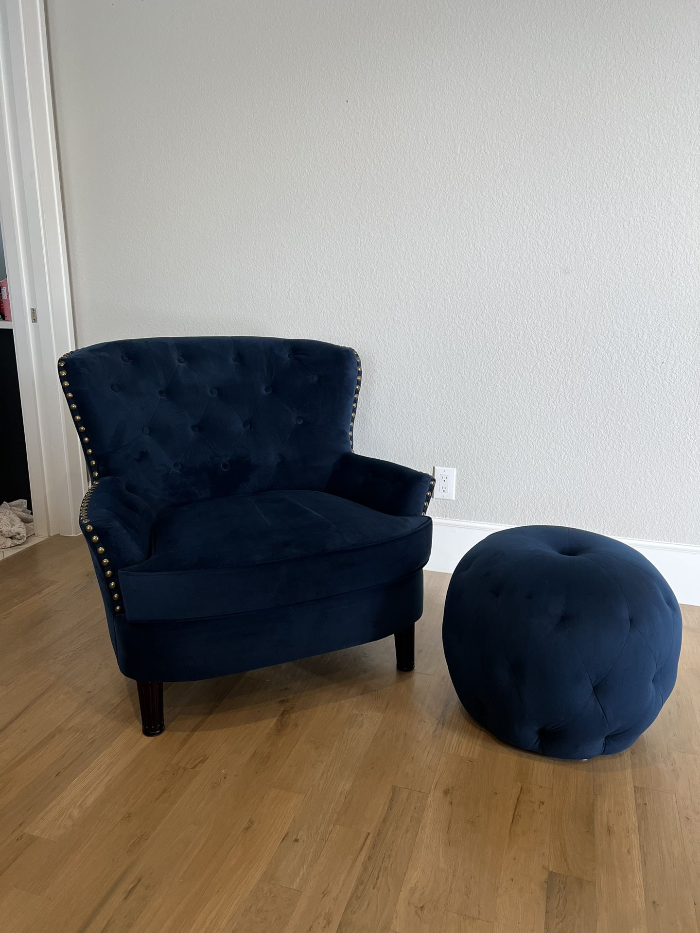 Navy Blue Velvet Tufted Armchair 