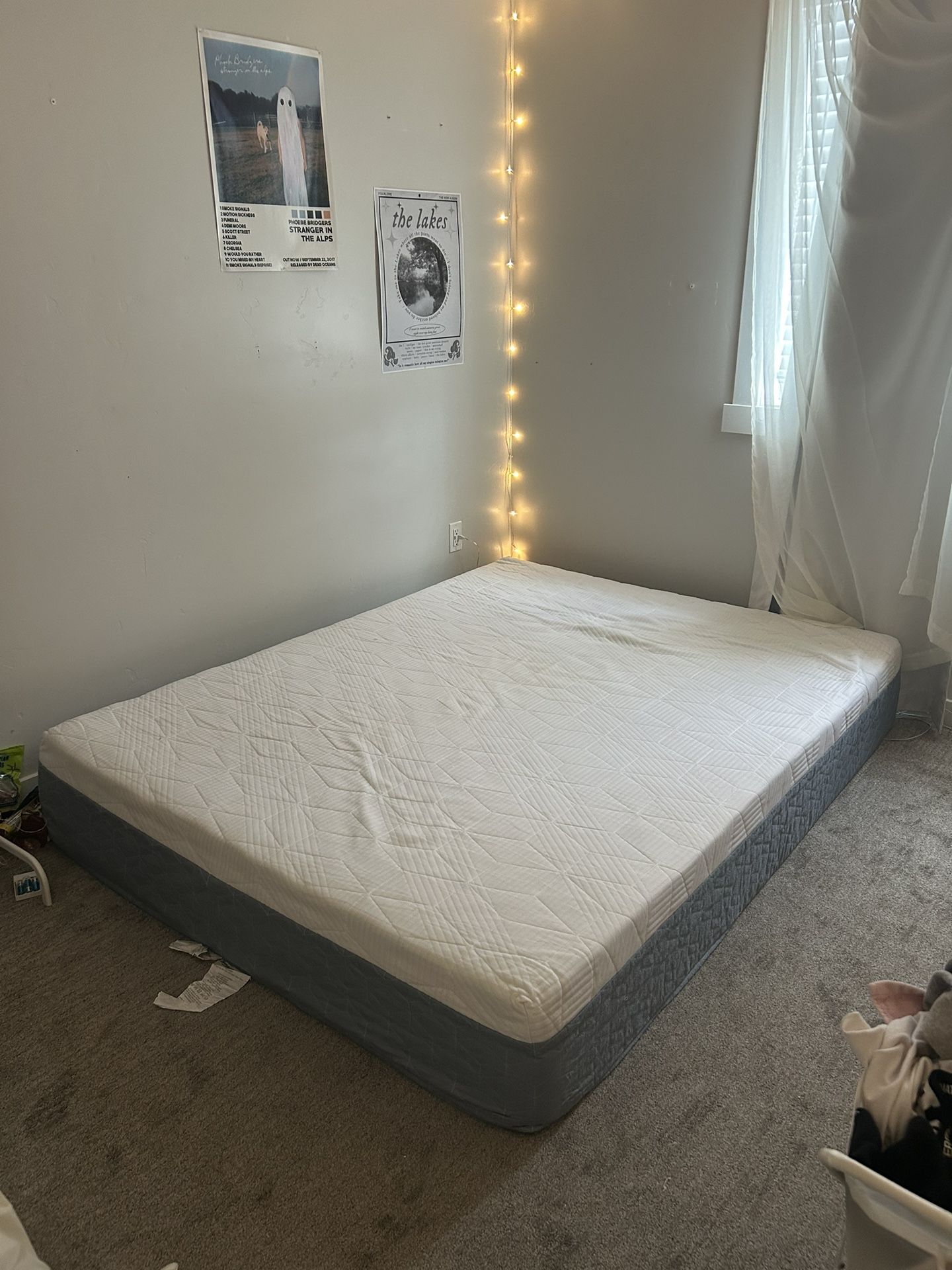 Amazon Basics Queen Mattress/ Lightly used for two years, like new