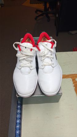 10.5 Nike golf shoes- like new