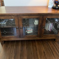 ENTERTAINMENT CENTER 