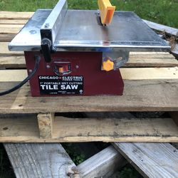 Chicago Electric 7” Wet Cutting Tile Saw.