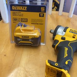  DEWALT XTREME 12-Volt Max Variable Speed Brushless 3/8-in Drive Cordless Impact Wrench w/ Battery 