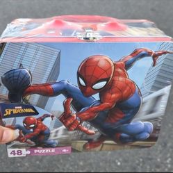 Spider-Man Metal Lunchbox with 48 pc puzzle, NEW!