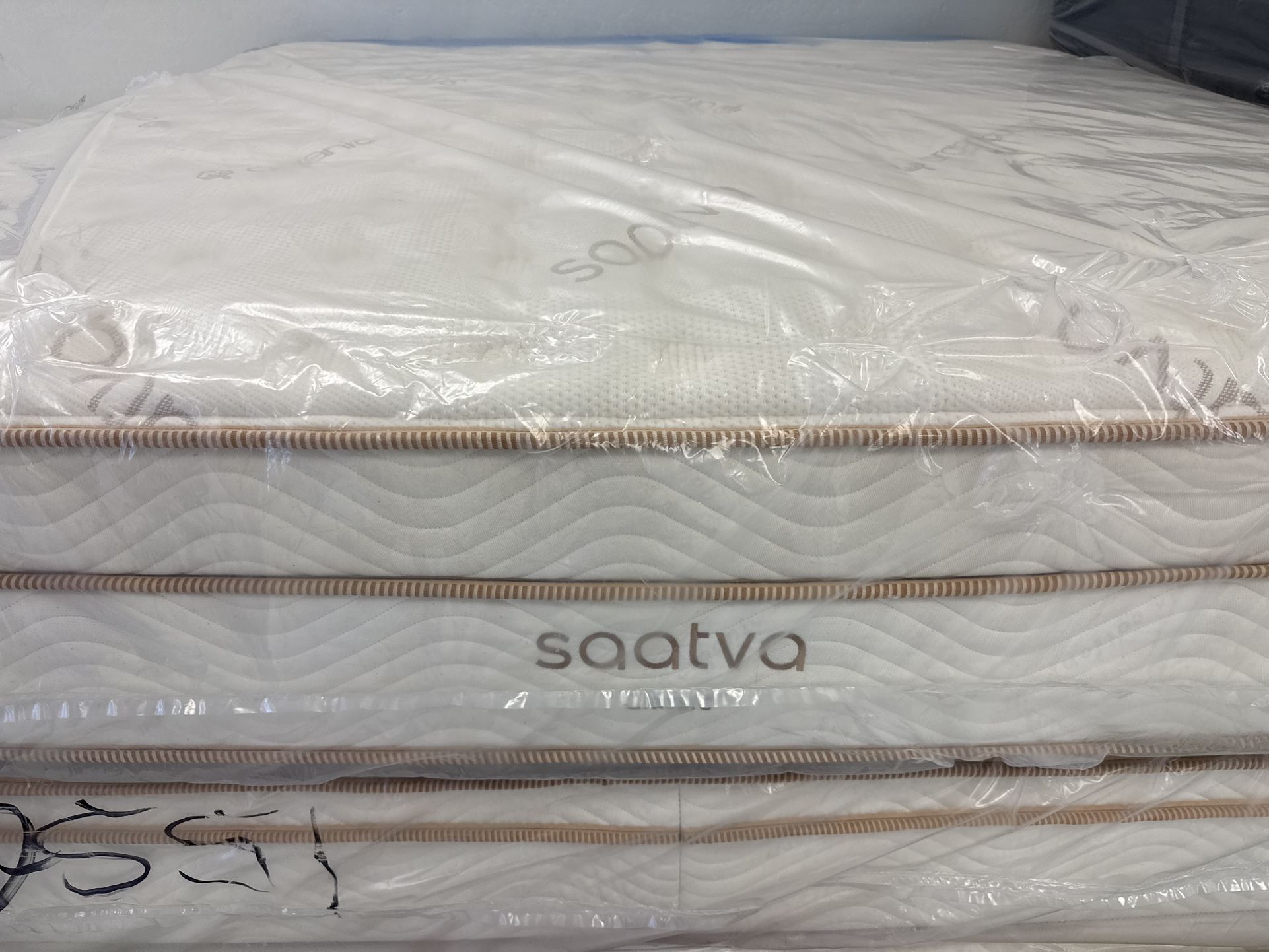 SAATVA Special Discount!!! King Or California King Size Pillow Top mattress With Box Springs Foundation