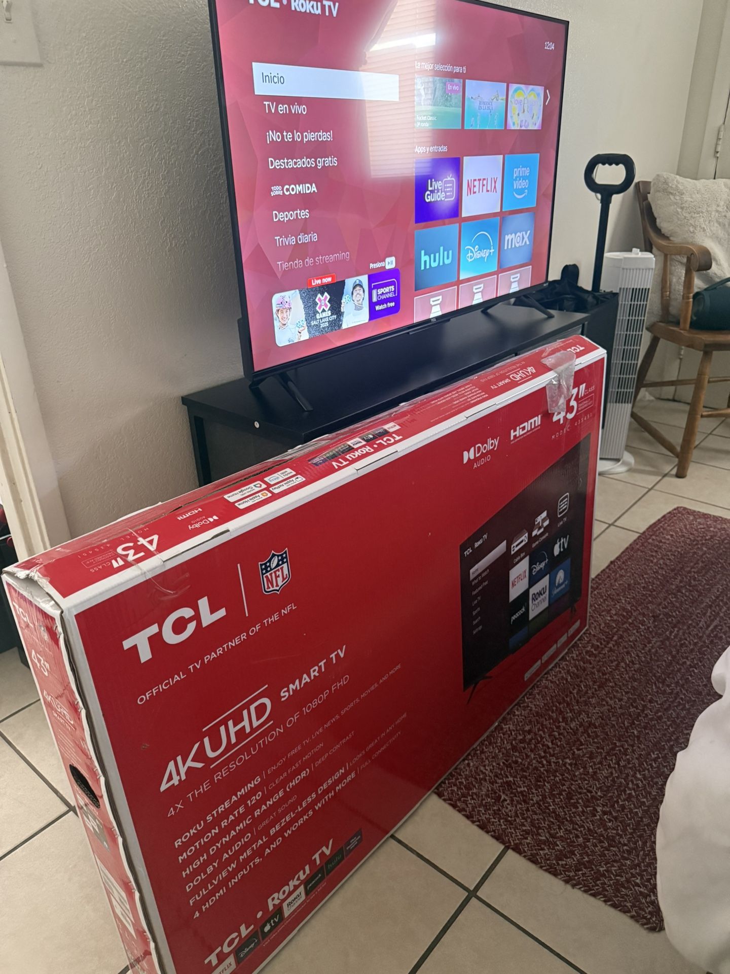 TCL•ROKU TV 43”