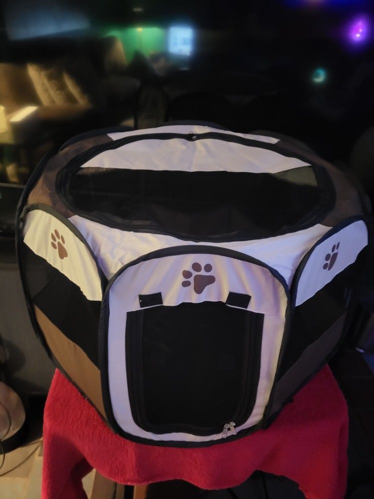 Boots And Barkley 25-in Round Pet Playpen With Removable Roof