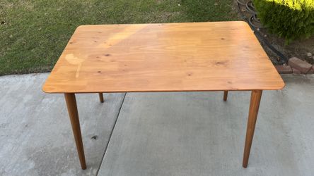 Wood  Dining table:  Dimensions 47' L - 29'W - 29" H