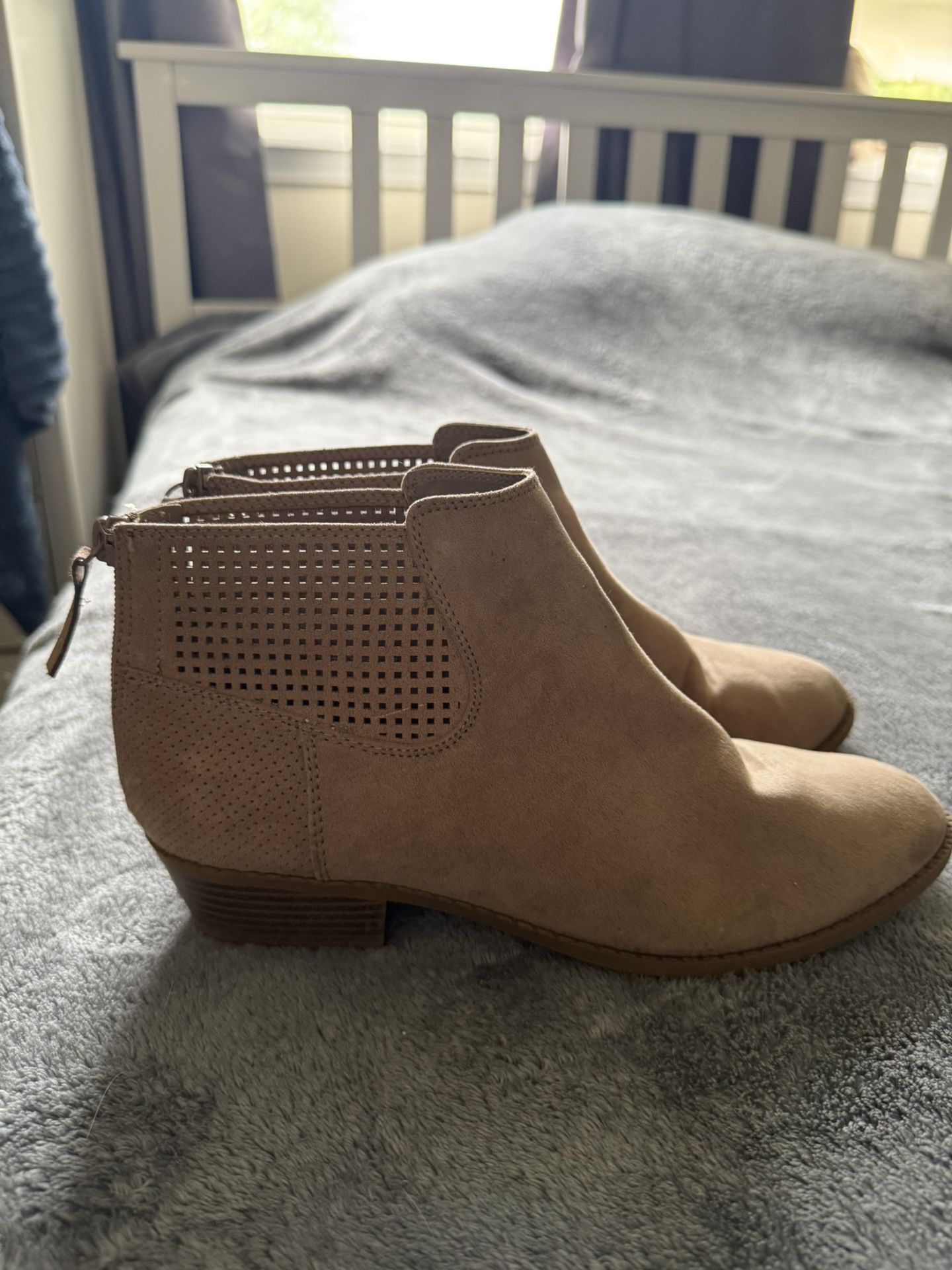 Justice Girl’s Boots Size 9 READ DESCRIPTION