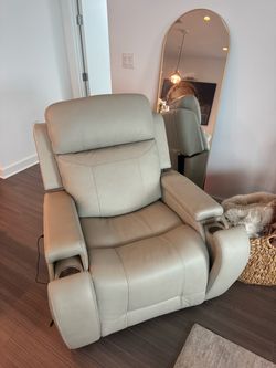 Living Spaces Matrix Power Zero Gravity Leather Recliner