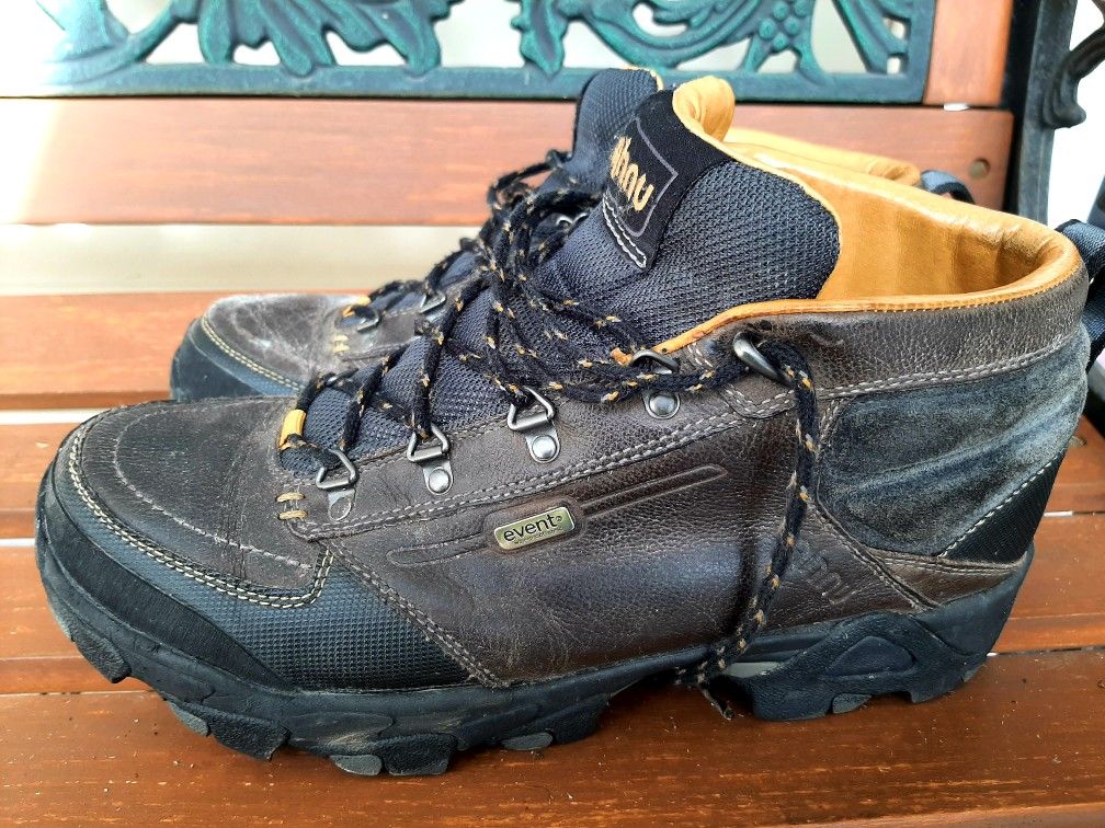 men ahnu hiking boots