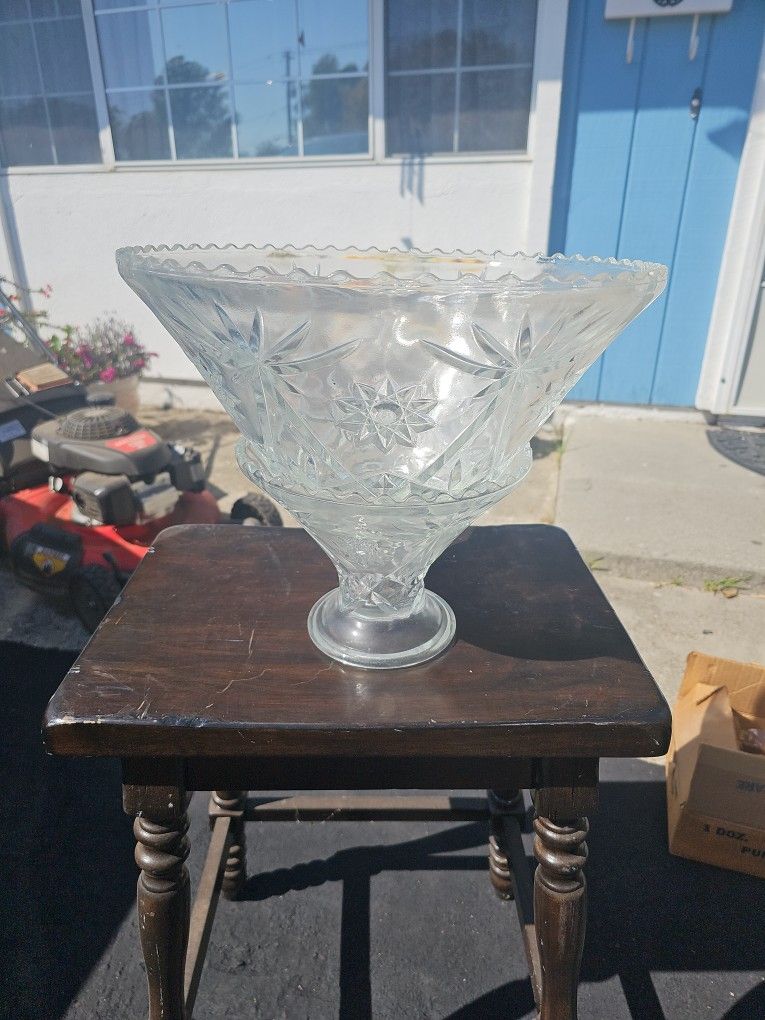 Early American Prescut- Anchor Hocking Glass Punch Bowl Set Of 12