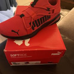 Men’s High-Risk Red & Black PUMAS. 10.5