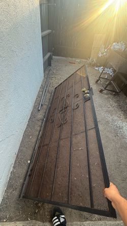 Gate door