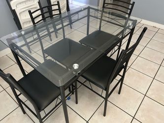 For sale  table 4 chairs $150