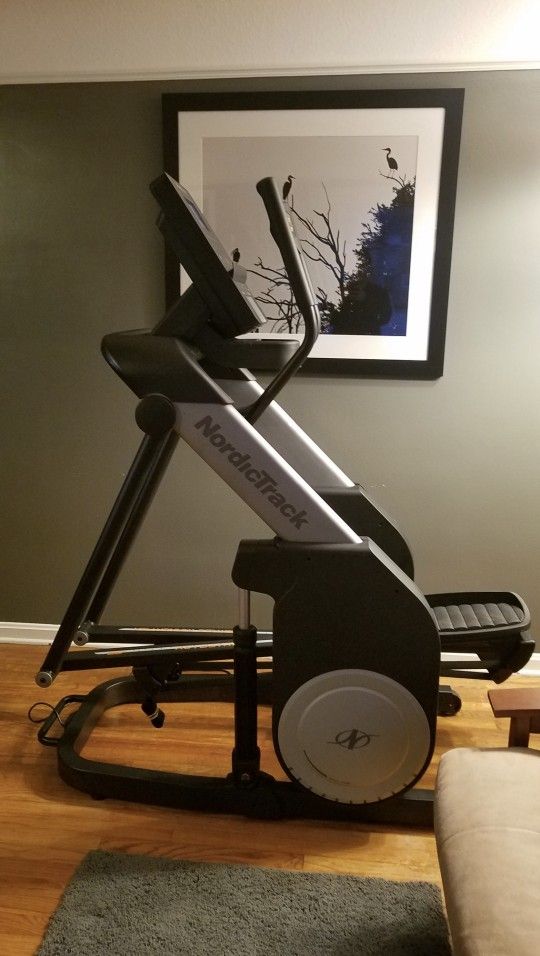 NordicTrack FreeStride Trainer FS7i