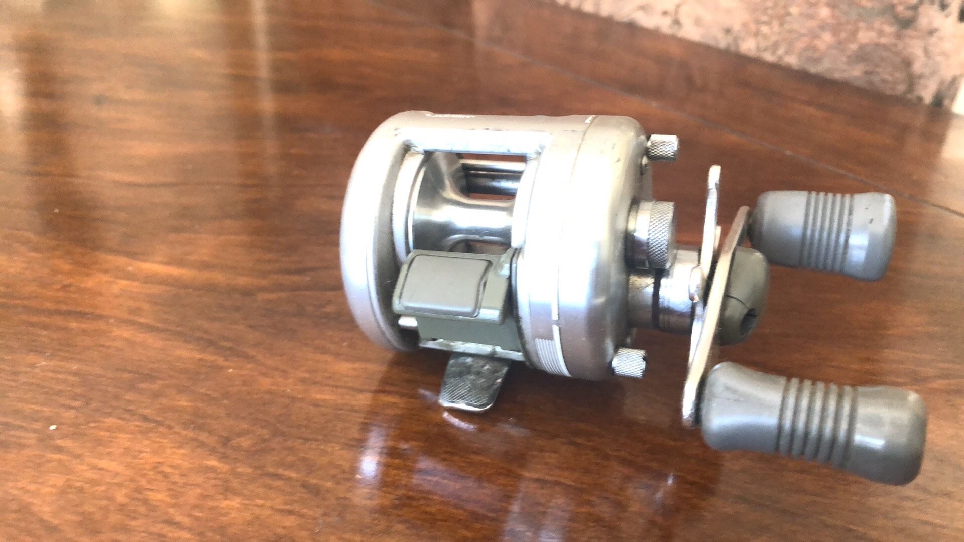 calcutta 100 fishing reel Shimano 20 Conquest DC (Right handed) speed reeling. Shimano 21 Calcutta Conquest 101