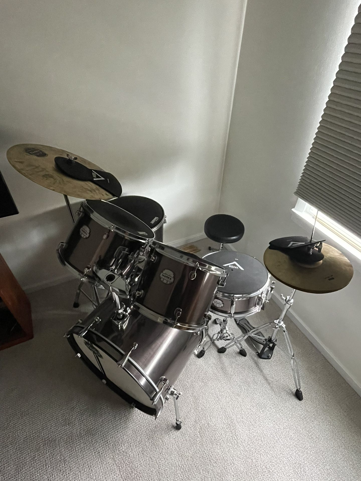 Mapex Voyager 5 Piece Drum Set With Symbols