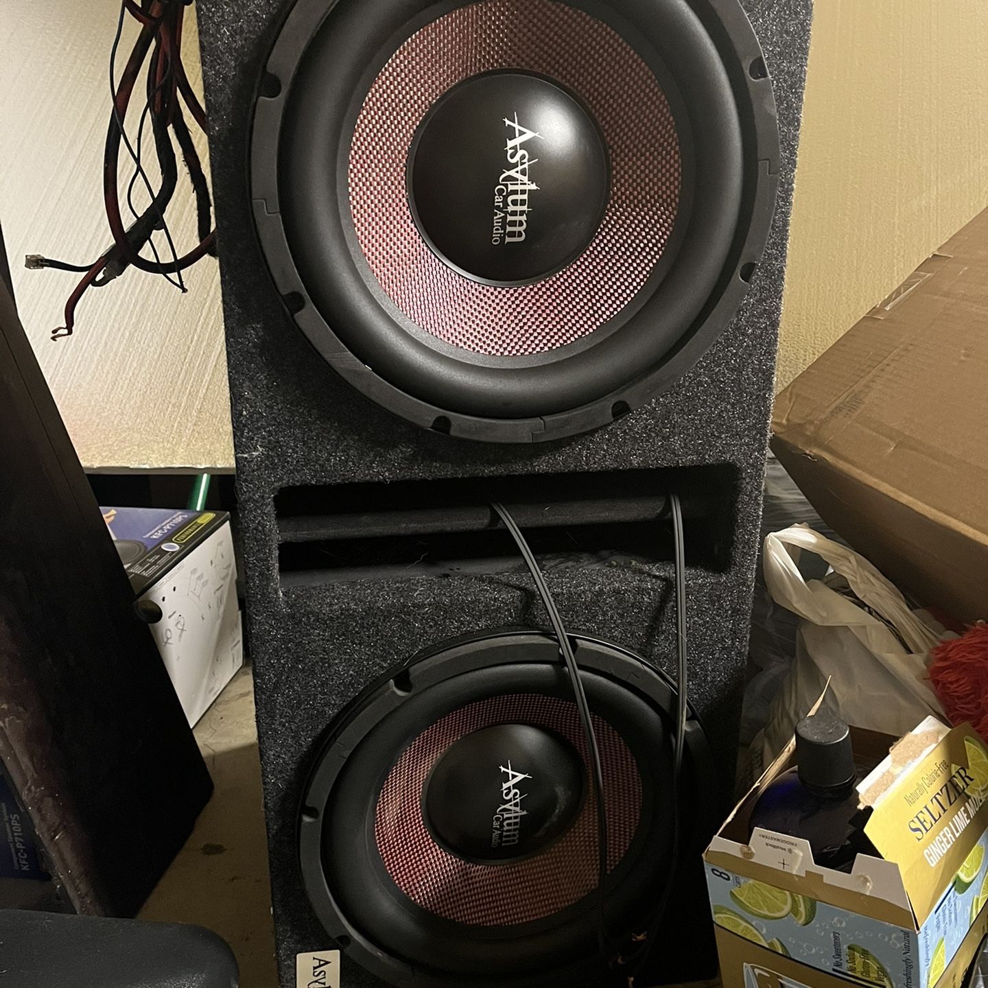 2 12 Subwoofers 