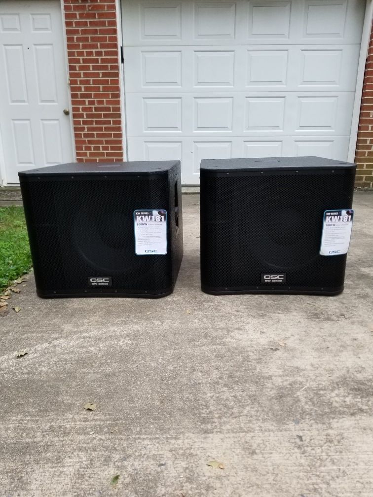 Like New QSC KW181 SUBWOOFER WITH COVERS for Sale in Glenarden, MD OfferUp