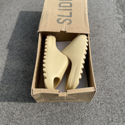 ADIDAS YEEZY SLIDE “BONE” SIZE 10 R3PŠ