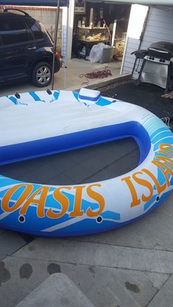 OASIS ISLAND POOL FLOAT