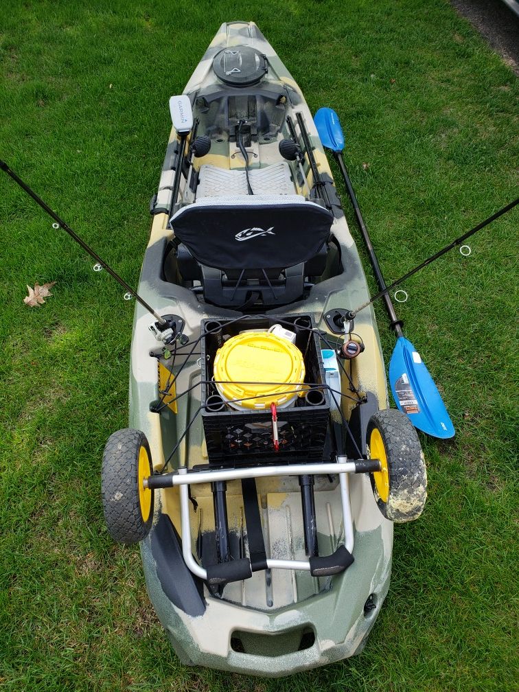 Field & Stream Shadow Caster 12'3" Angler Kayak for Sale in Shakopee