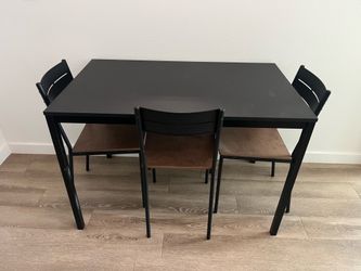 Table + 4 Chairs