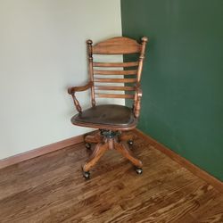 Vintage Roll Around Chair