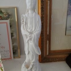 Vintage Chinese Staue Porcelin 