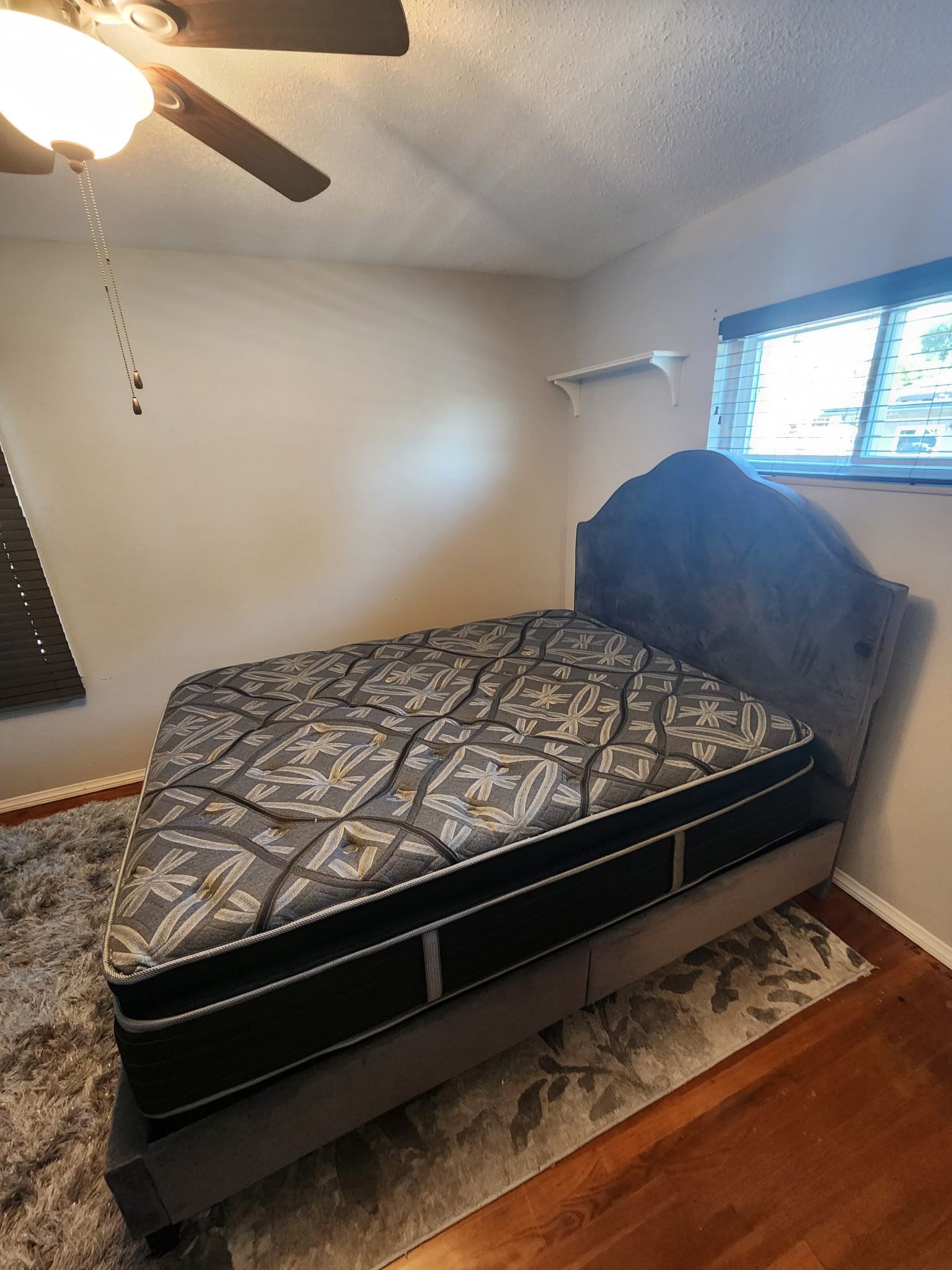 Queen Size Bed With Box Spring And Bed Post