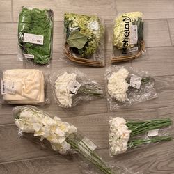 BRAND NEW Wedding Decor Set 🌸 Artificial flowers + ivory satin napkins
