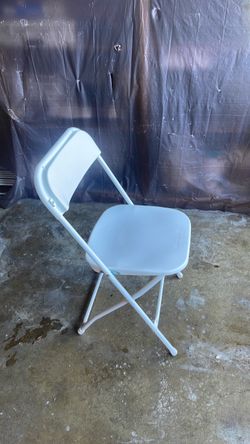 white folding chair