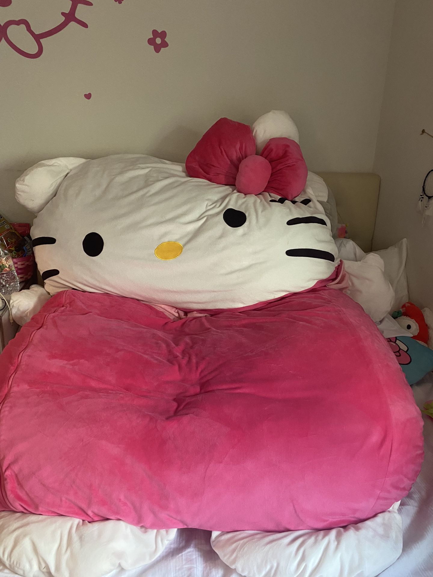 Hello Kitty Puff