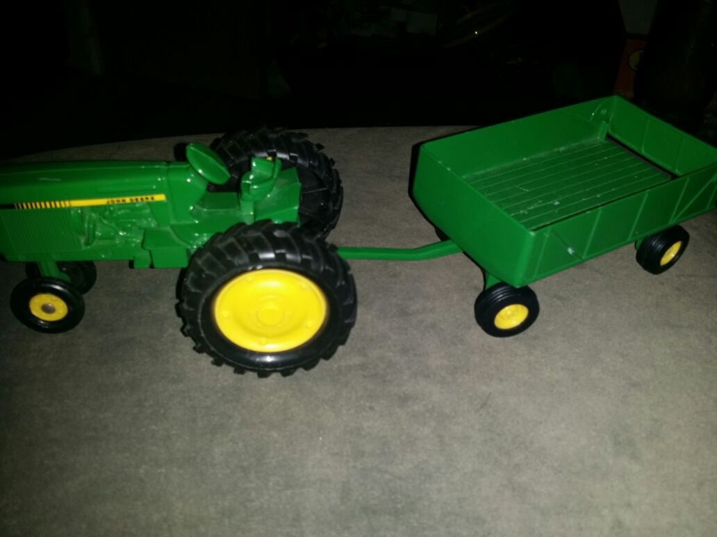 Collectible John Deere metal toy truck tractor with trailer farm