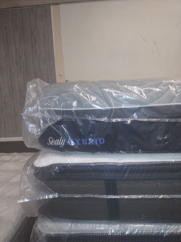 💤🛌🏻💤 $399 Queen Sealy Hybrid Posturphedic Medium Plush Mattress Only $399 💤💤💤