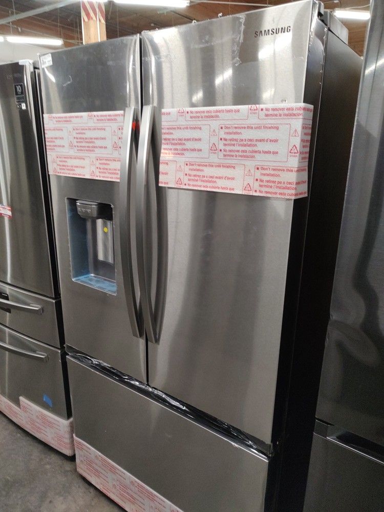 Samsung RF32CG5400SR
36 Inch Smart 3-Door French Door Refrigerator