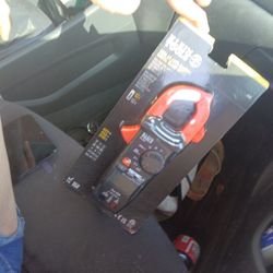 Digital Clamp Meter