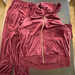 Women’s velvet sweatsuit size medium