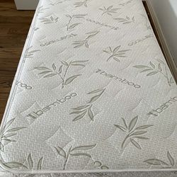 Twin Latex Mattress + Wood Bed Frame – Minimally Used