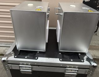 2 Cold Spark Machines Silver Like New with Flight case “DJ”