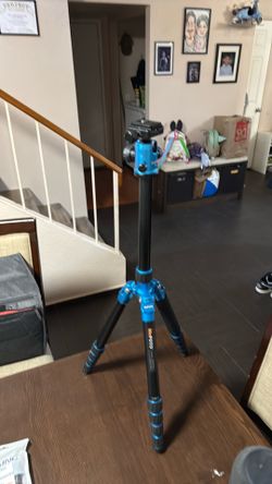 MeFoto tripod