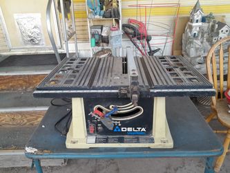 Delta Shopmaster 10-Inch Bench Saw.