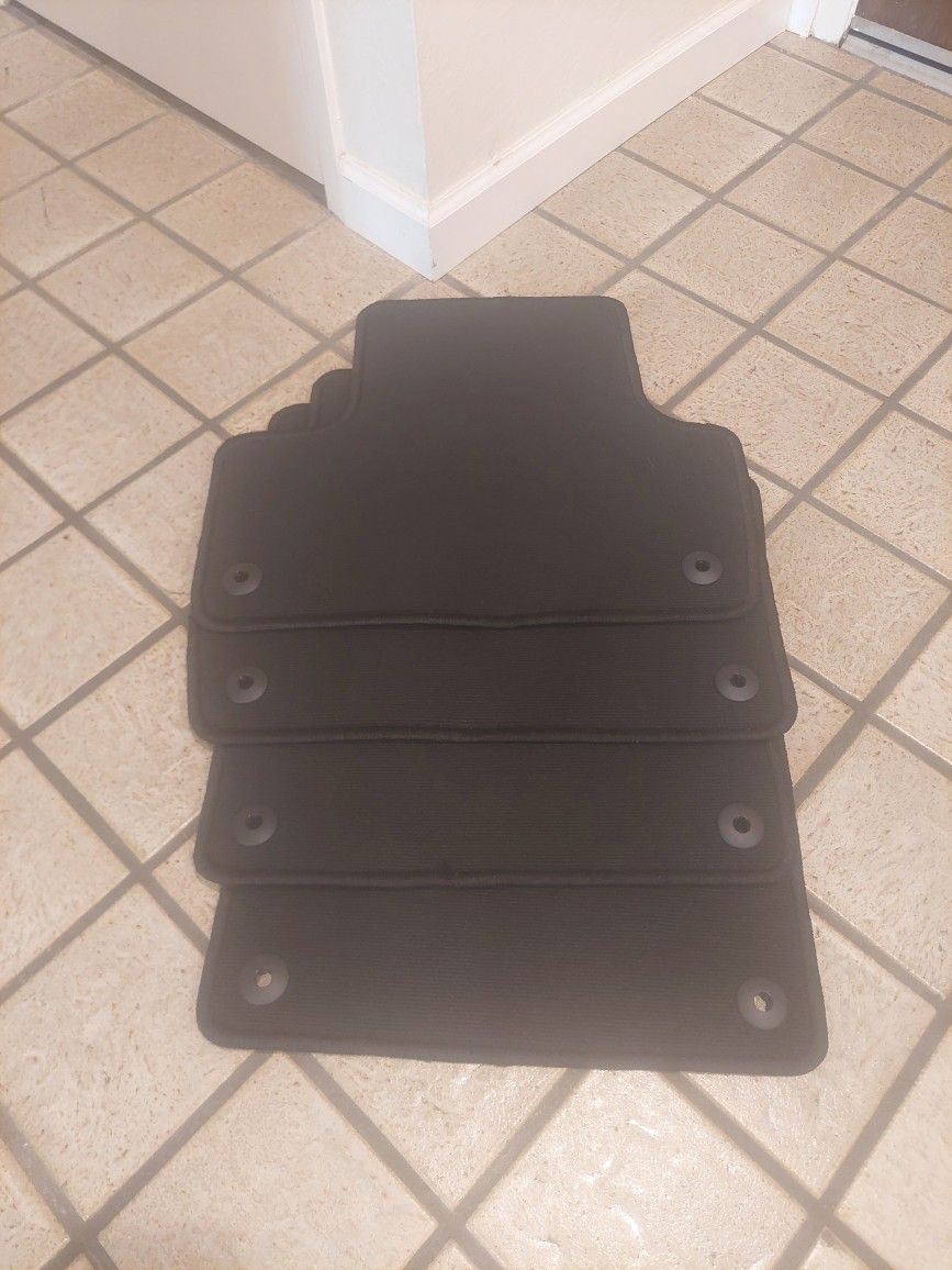 Set of 4 Textile Floor Car Mats