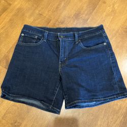 Woman’s Levi’s Bermuda Shorts 