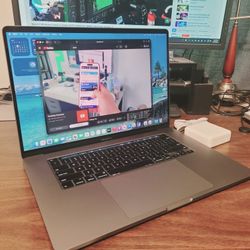 16in MacBook Pro Laptop, Core i7, 500GB, 32gb Ram, Touchbar, Radeon Pro, Newest MacOS