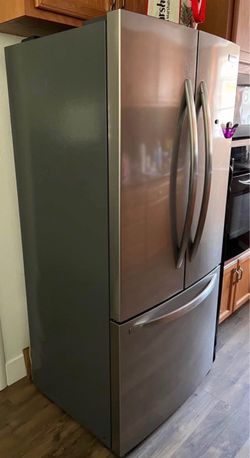 Refrigerator counter depth